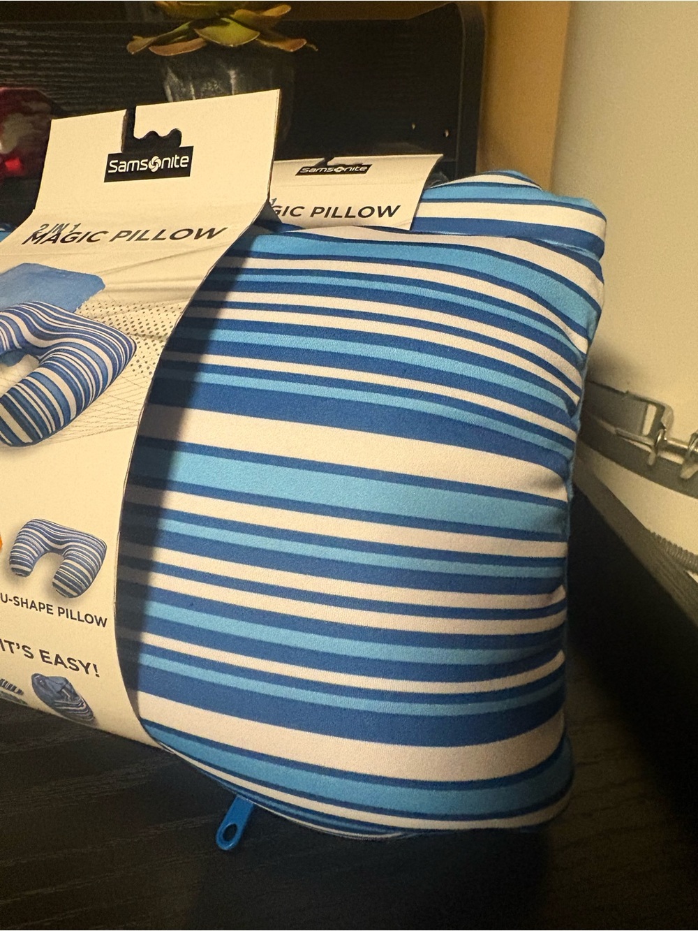 Samsonite set of 2 - 2in1 Convertible Travel Pillow Blue White Stripes, NWT